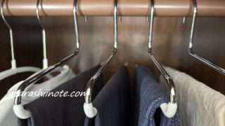 クローゼットにかけたボトムス用 MAWA ハンガー シングルパンツ