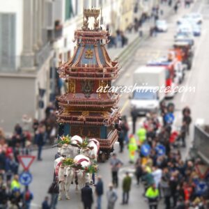 フィレンツェの復活祭　山車を引く白い牛